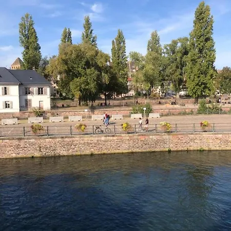 Au Bord De L'eau Apartman